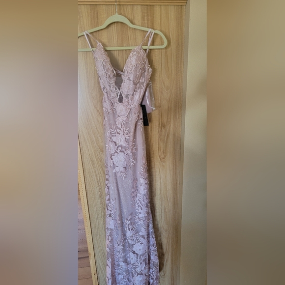 Lace Aplique Deep V Neck Trumpet Gown, size 6, Prom dress - Picture 9 of 16